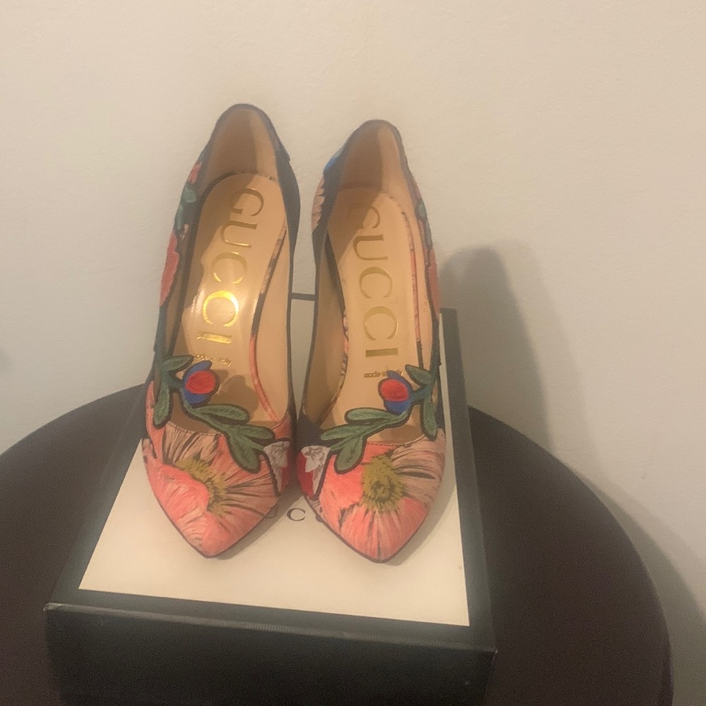 Stunning pre-loved floral Gucci heels!
